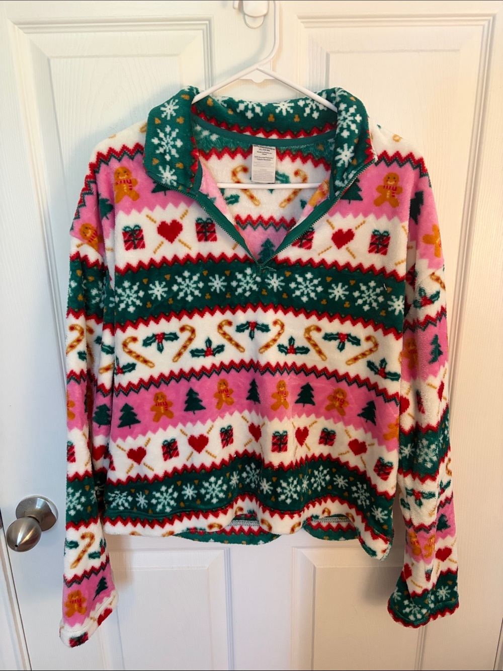 No Boundaries Pink Green White Holiday Fleece Pullover